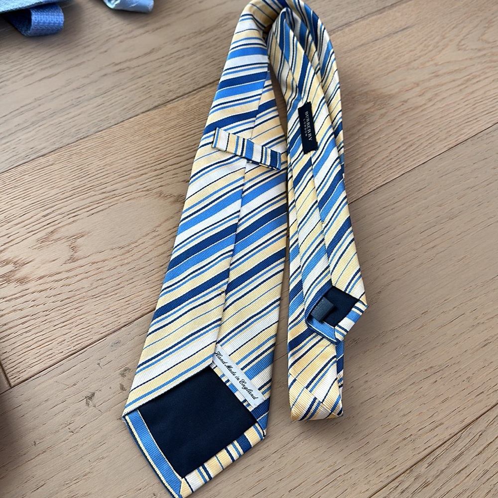 Burberry - Picture 3 of 4